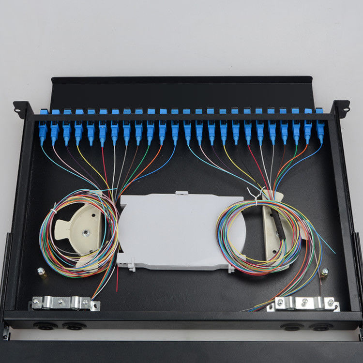 Cassetto a 19 pollici del supporto di scaffale delle rotaie di scorrimento di FTTH del porto a fibra ottica del quadro d'interconnessione ODF 48